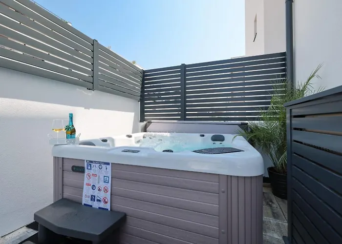 Belvedere - Garden And Jacuzzi * Zadar