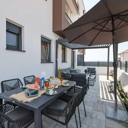 Apartment Belvedere - Garden And Jacuzzi Zadar