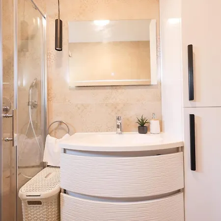 Belvedere - Garden And Jacuzzi Apartamento