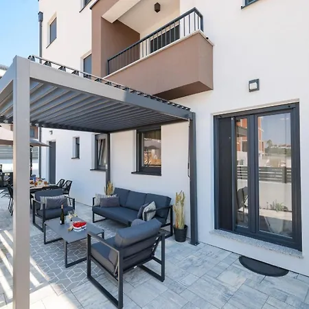 Belvedere - Garden And Jacuzzi Apartment Zadar