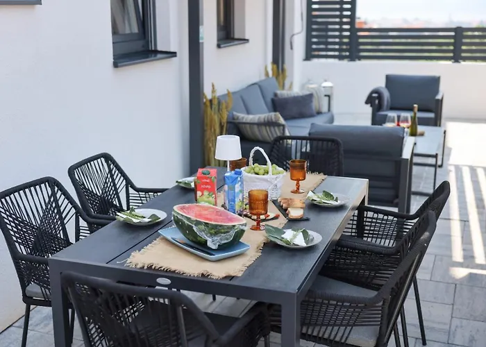 Belvedere - Garden And Jacuzzi 扎达尔