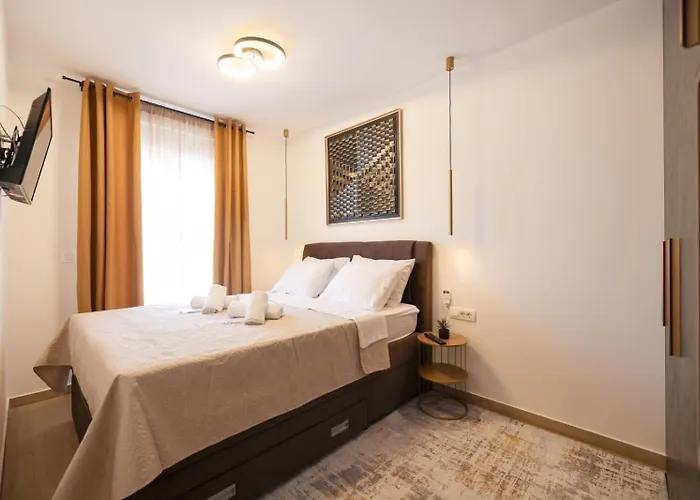 Belvedere - Garden And Jacuzzi