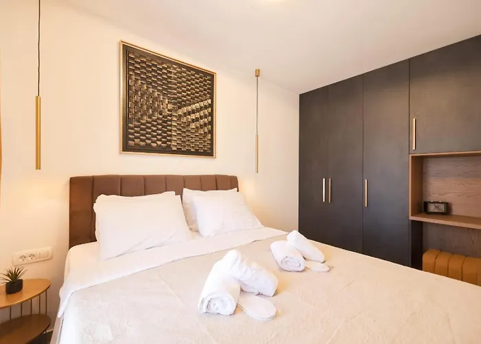 Belvedere - Garden And Jacuzzi